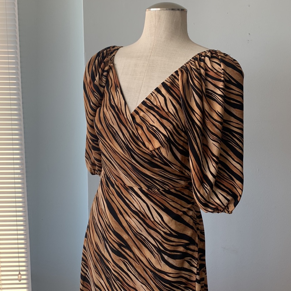 Tiger print wrap dress - Picture 2 of 6